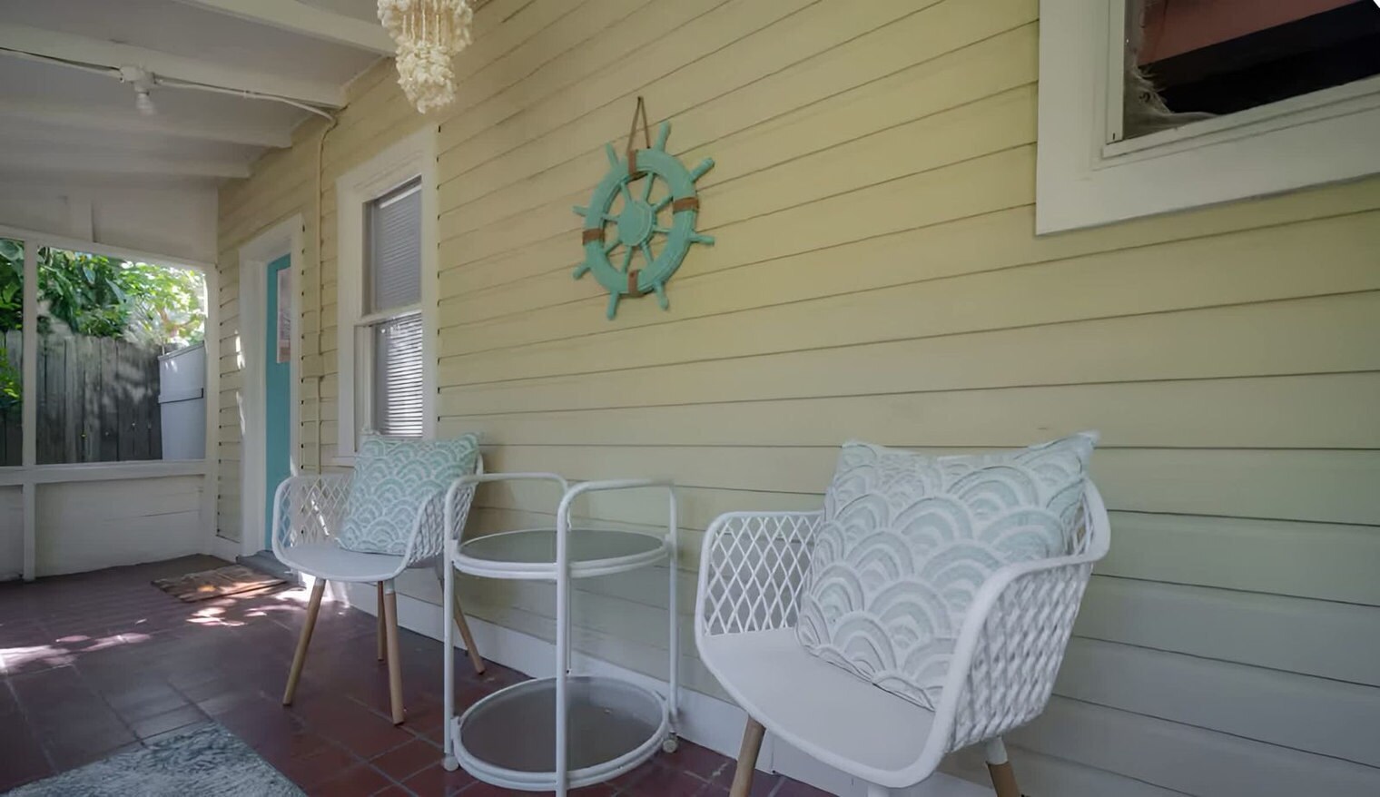 Building Photo - 5706 N Suwanee Ave