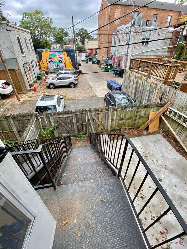 Building Photo - Captivating Capitol Hill Barracks Row Renovated 2 Bedroom Apt w/ Parking & Patio