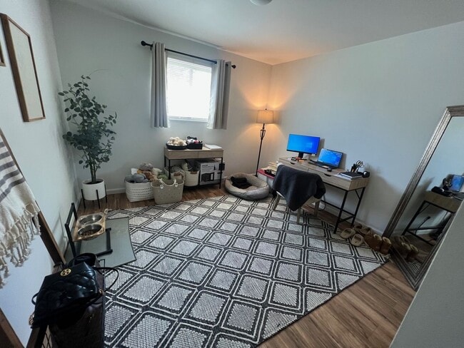 Building Photo - Convenient Location!!