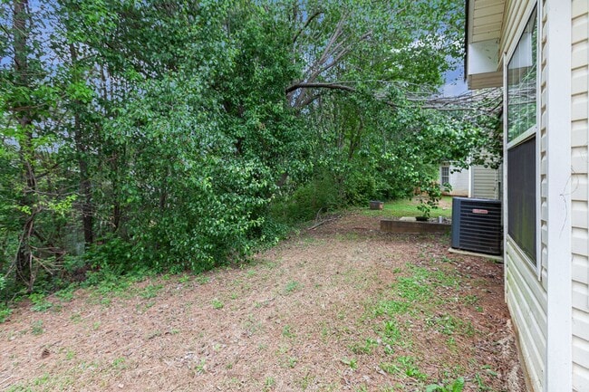 Building Photo - Large 3 Bedroom 2.5 Bath Home