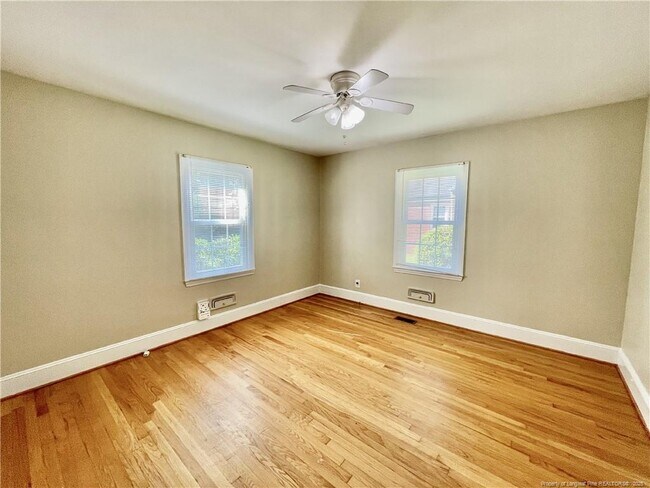 Building Photo - 122 Camellia Dr