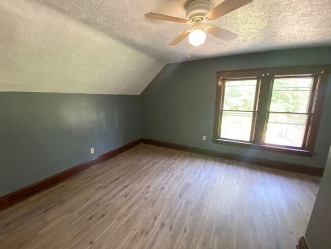 Building Photo - ? Comfortable 3-Bedroom, 1.5-Bathroom Home...