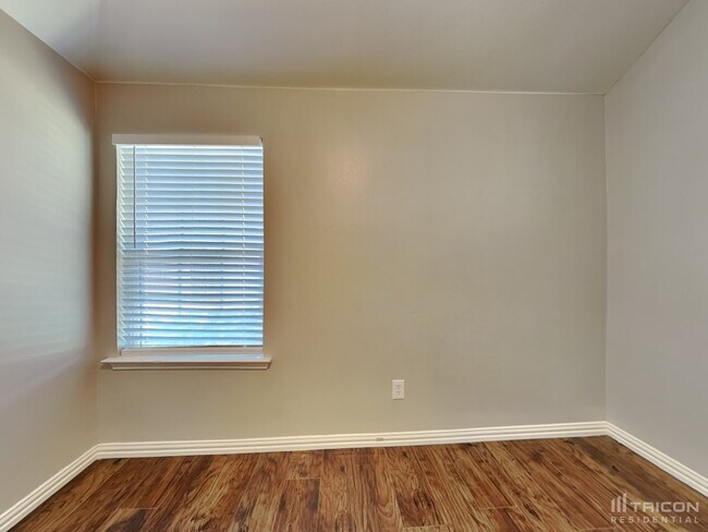 Building Photo - 1704 Bob Dr