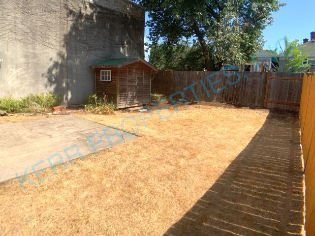 Building Photo - FREE RENT! Charming 2-Bed Duplex in Vibrant SE Portland – Cozy 660 Sq Ft Gem!