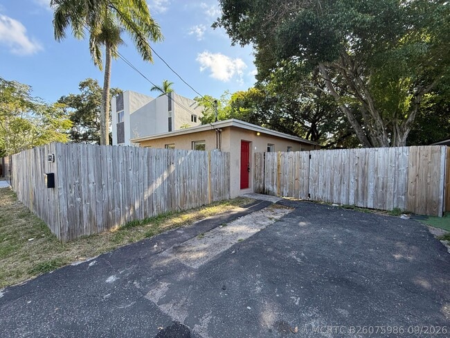 Building Photo - 532 NW 13th Ave