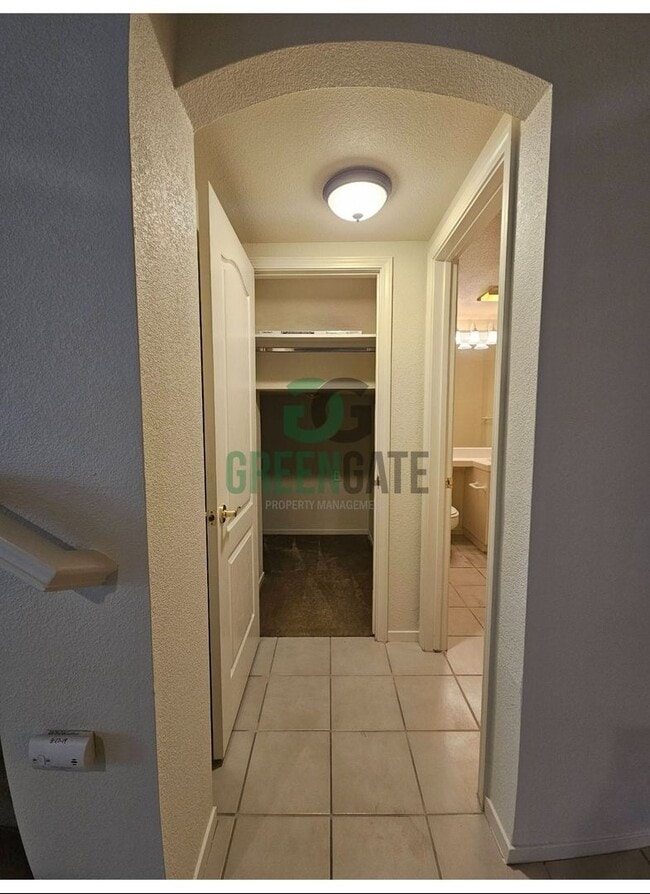 Building Photo - Charming 3 Bedroom 2 Bath Condo in TRACY! ...