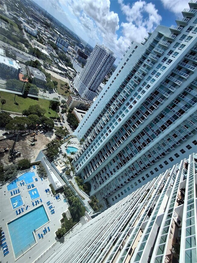 Building Photo - 1800 N Bayshore Dr