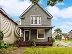 Building Photo - 1134 Lincoln St NE