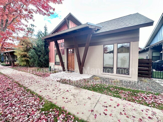 Building Photo - Rarely available in the most preferred River District! Available July 2026