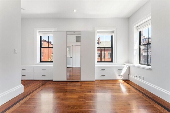 Building Photo - 32 Rutland St