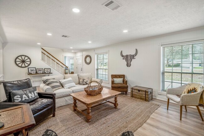 Building Photo - 15347 Conroe Dr