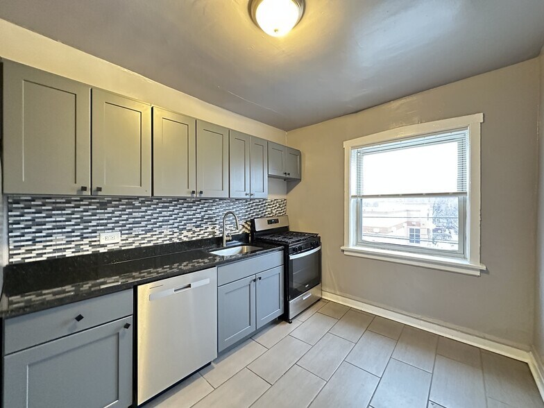 Building Photo - 4029.5 W Melrose St