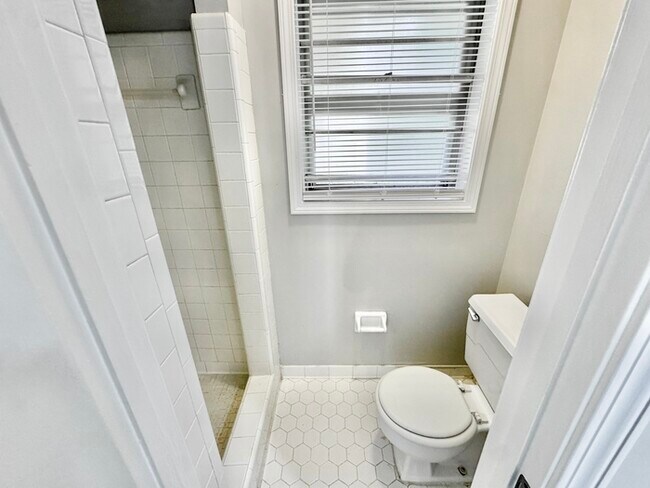 Building Photo - 5373 Wythe Cove