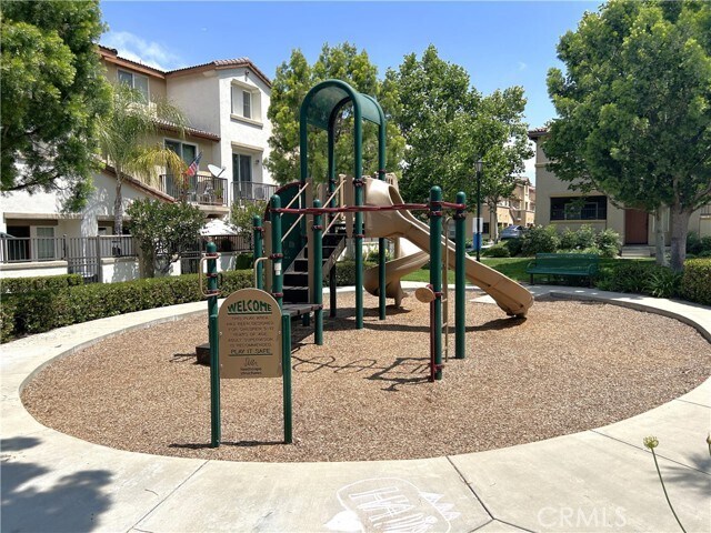 Building Photo - 17871 Shady View Dr