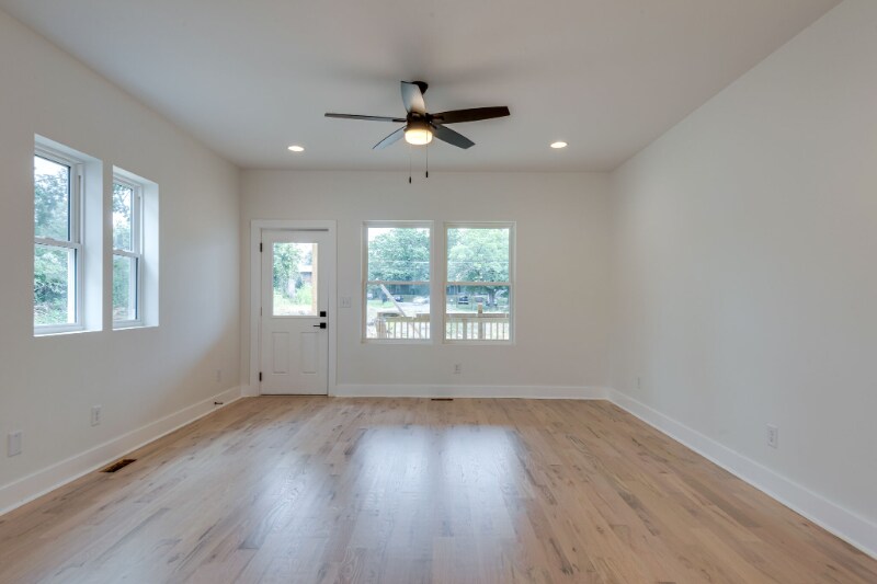 Building Photo - 214 Eisenhower Dr