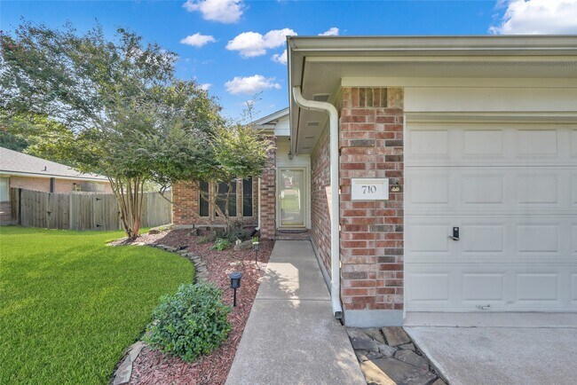 Building Photo - 710 Moonwalk St