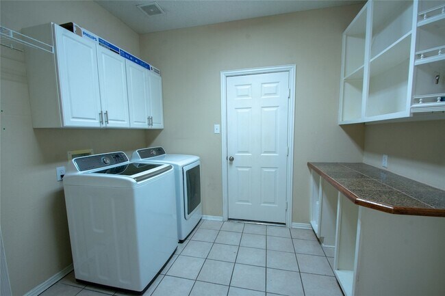 Building Photo - 1309 Rosebrook Dr