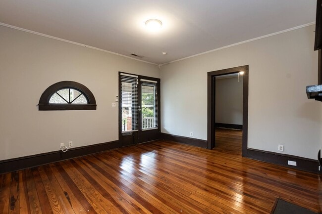 Building Photo - Three Bedroom Home!