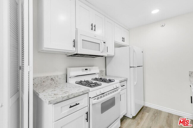 Building Photo - 10634 Holman Ave