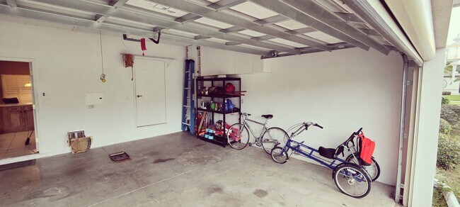 2 car garage - 3602 Westover Cir
