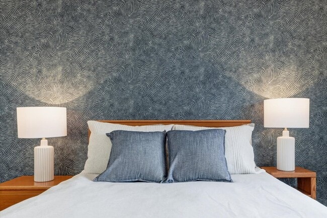 Building Photo - 5330 SW Mayfair Ct