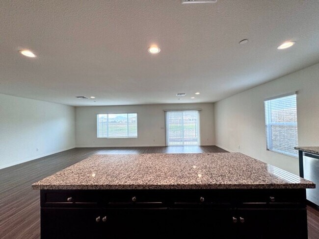 Building Photo - Newly built 4 bedroom Winchester home for ...