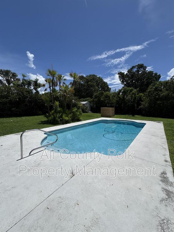 Building Photo - 8601 Sunnydale Ln