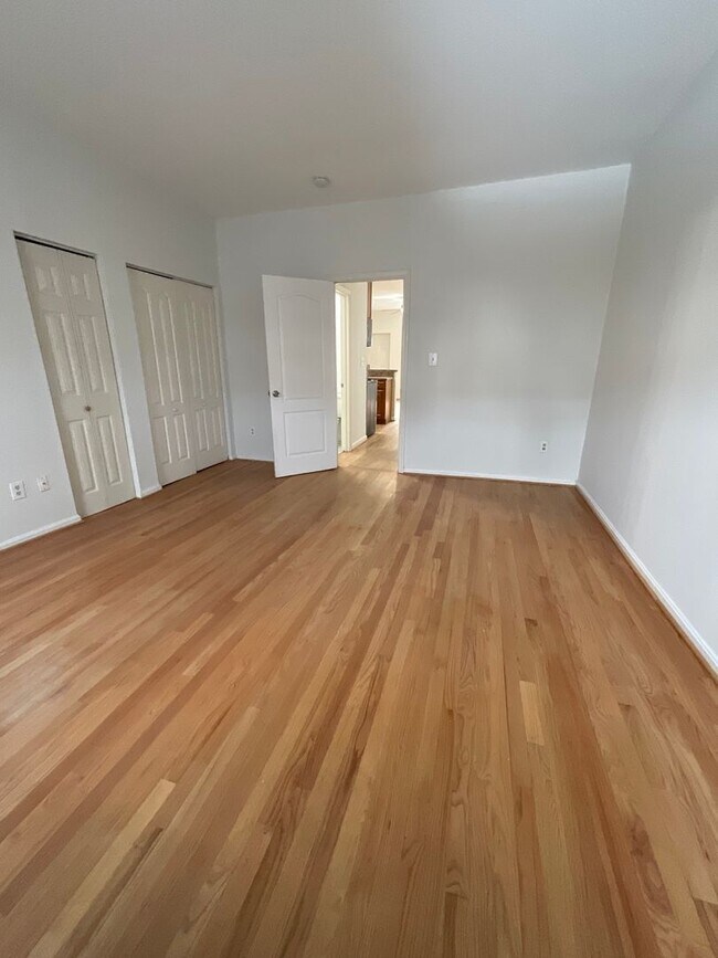 Building Photo - 211 Bates St NW