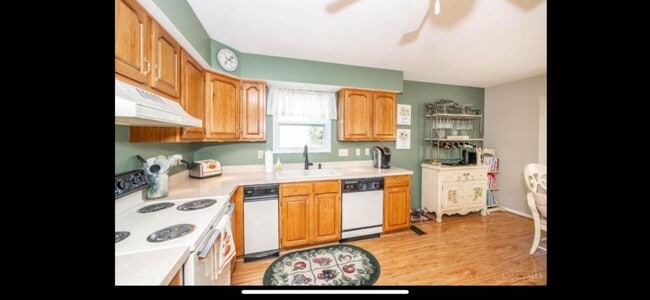 Building Photo - 4822 Sarah Dr