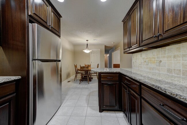 Building Photo - 1202 Benson Dr