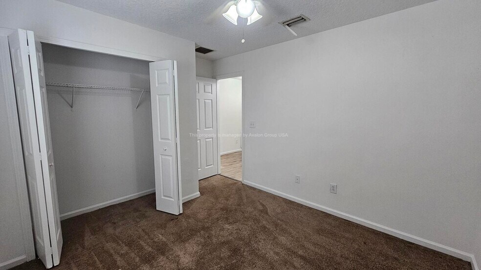 Building Photo - 9453 Thorn Glen Rd