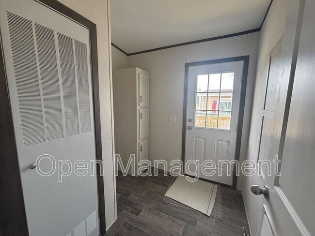 Building Photo - 725 S 12th St