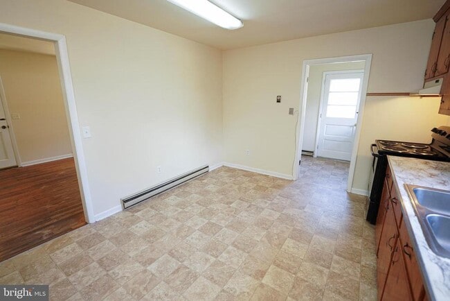 Building Photo - 5629 Rip Wil Dr