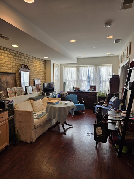 Living Room (Cluttered with tenant stuff) - 2819 N Kedzie Ave