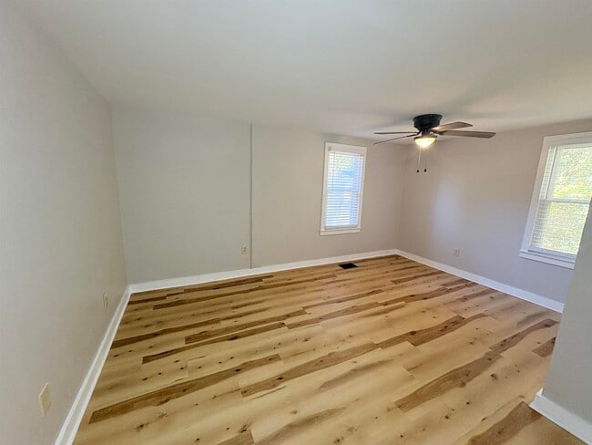 Building Photo - 1530 Live Oak Dr