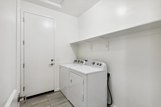 Building Photo - 4527 Volt Ln