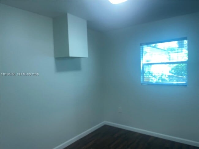 Building Photo - 554 NE 74th St
