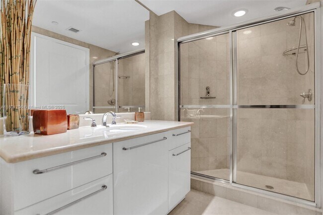 Building Photo - 3101 S Ocean Dr
