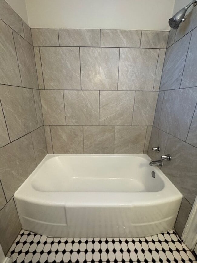 Building Photo - Downtown living at its best!  Remodeled - ...