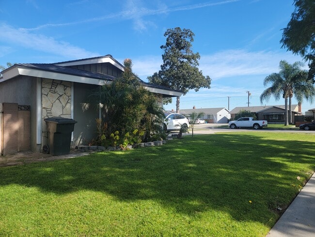 Building Photo - 713 S Meade Ave