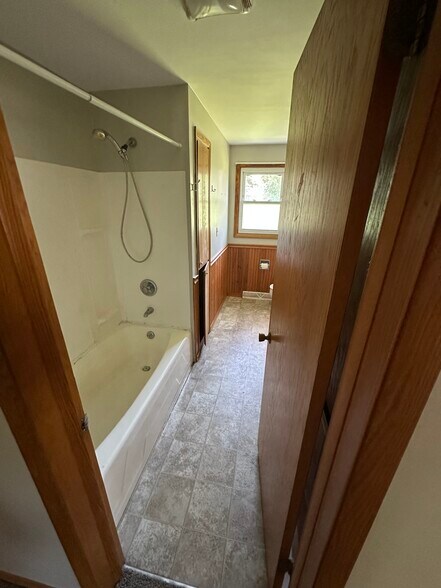 Building Photo - 1067 Meadow Ln