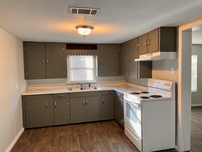 Building Photo - 4069 Villa Rd