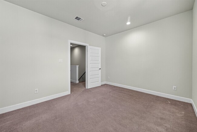 Building Photo - 2812 Grand Fountains Dr