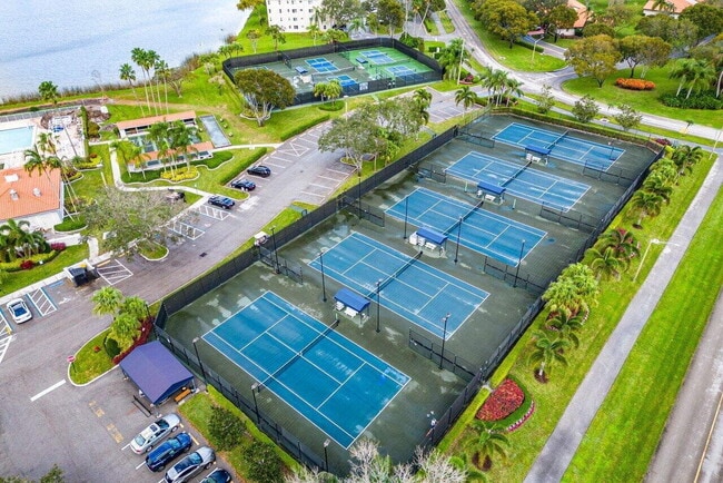 Building Photo - 14111 Royal Vista Dr