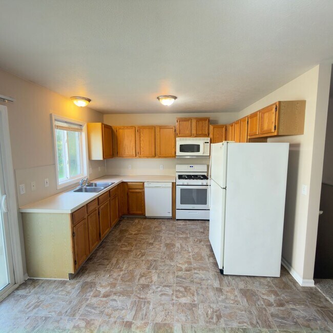 Building Photo - 4443 Hillrise Ct NE