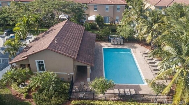 Building Photo - 6920 Julia Gardens Dr