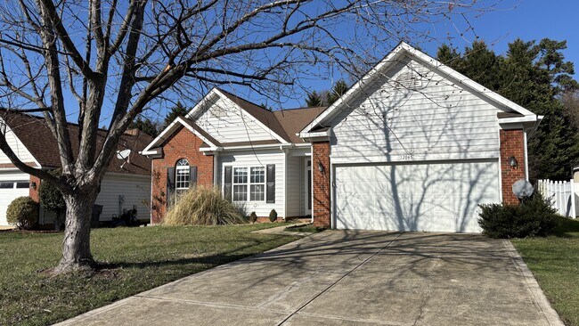 Building Photo - 12045 Evergreen Hollow Dr