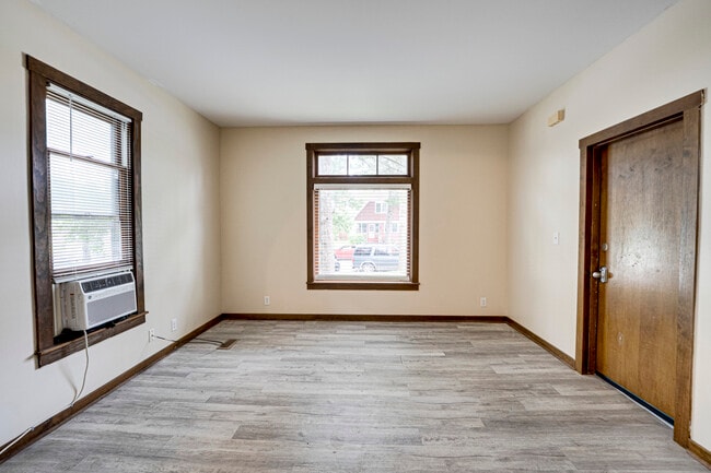 Building Photo - 451 Marion Ave
