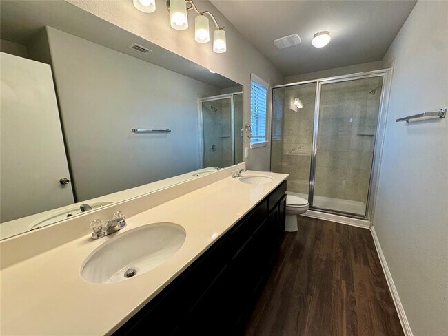 Building Photo - 219 Wapiti Rd