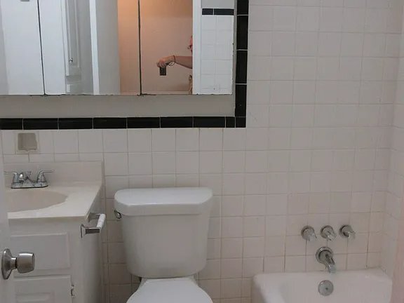 Building Photo - 200 Mccormick Ave